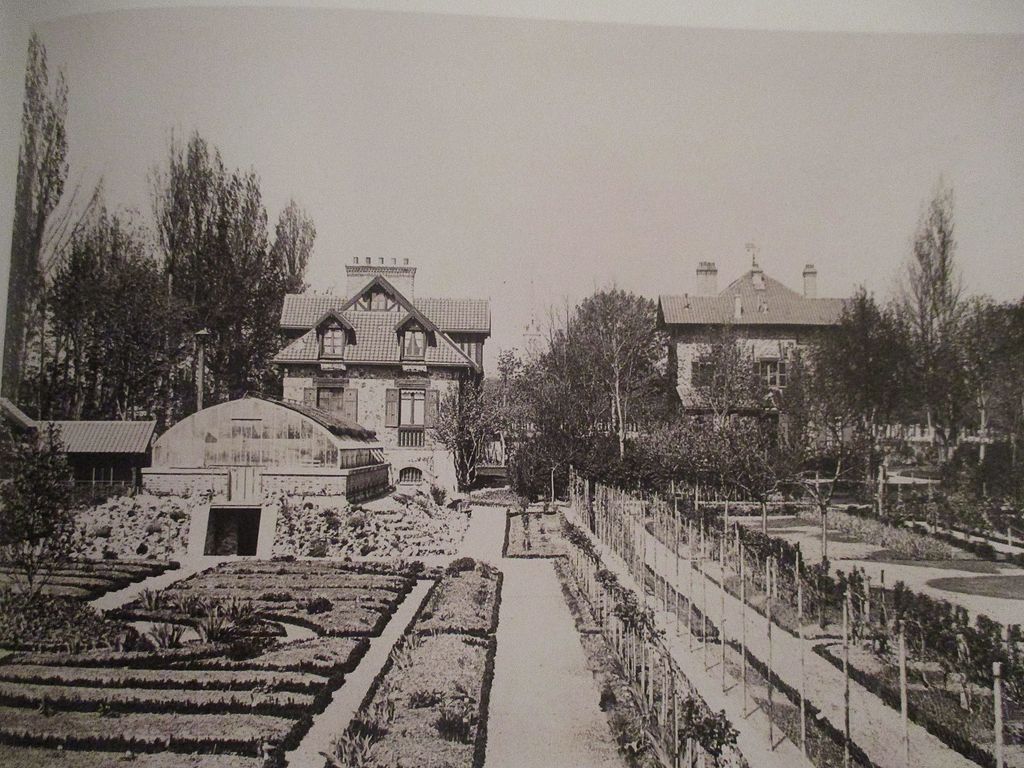 El jardín de Gustave Caillebotte en Petit Gennevilliers (invierno de 1891-1892); a la derecha la casa grande, a la izquierda, la casa pequeña y el taller con el invernadero al frente.